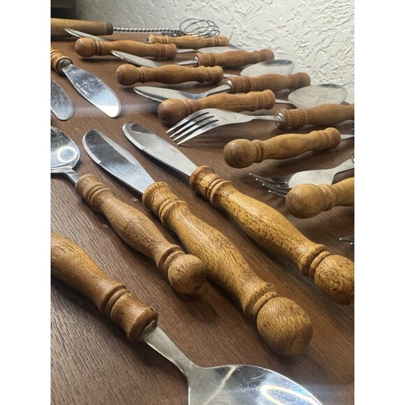 Old Homestead 22 Pc Flatware Set Wooden Handle MCM Stainless Taiwan Cutlery - Picture 8 of 11